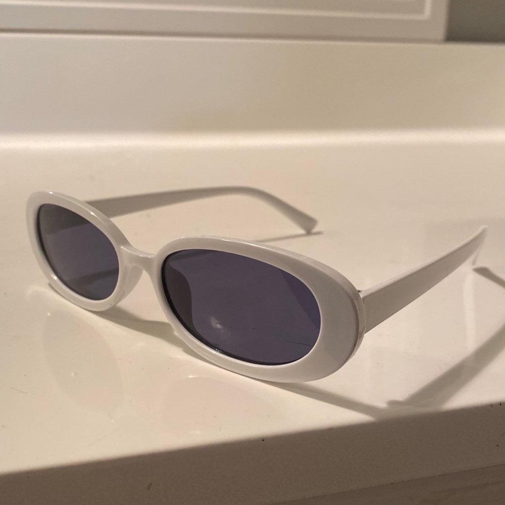 White Oval Sunglasses - Picture 5 of 6